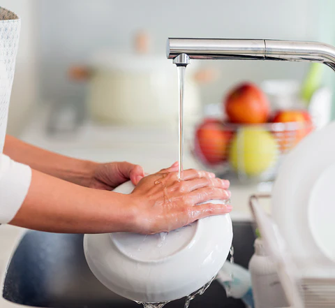 https://bclean.com/wp-content/uploads/2023/07/Handwashing_Dishes_480x480.webp